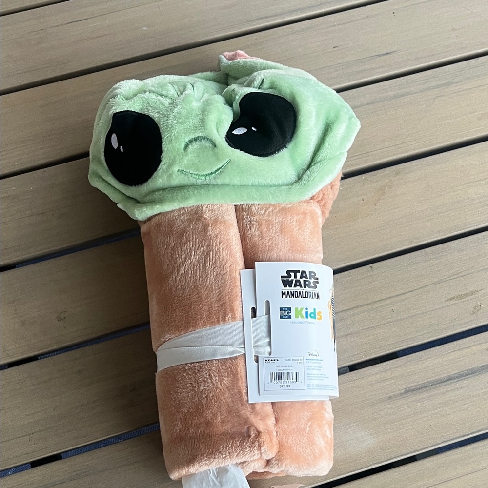 Star Wars Mandalorian Green and Tan Plush Blanket